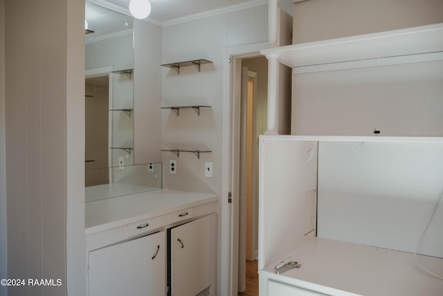 404 W Hickory St, Ville Platte, LA 70586 - bathroom with crown molding