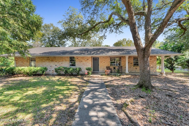 ranch-style home featuring a front yard