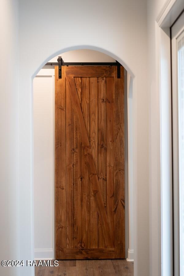 interior details with a barn door