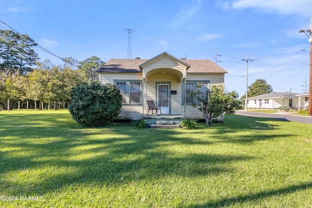 bungalow-style home featuring a front lawn