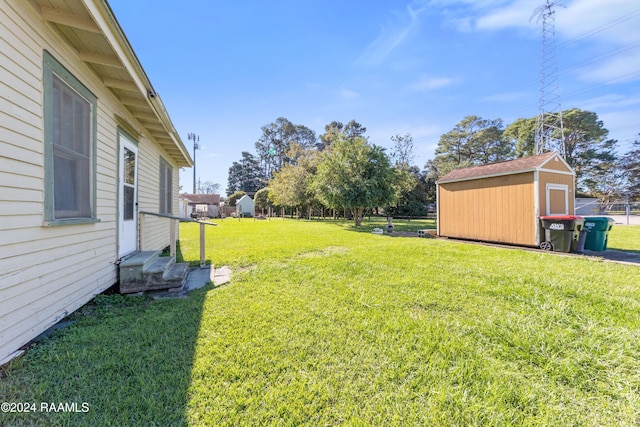 view of yard featuring a storage shed