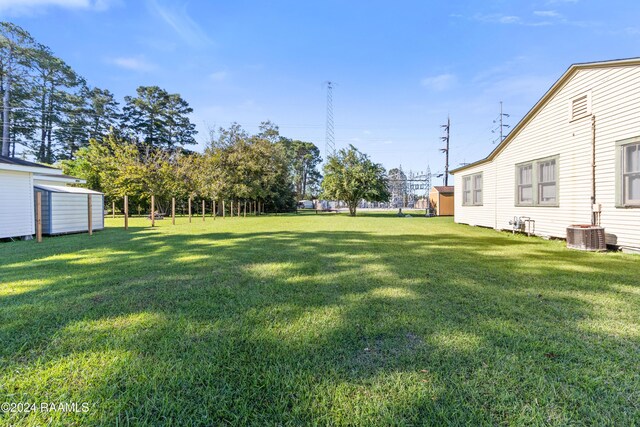 220 Saint Peter St, Lafayette, LA 70506 - view of green lawn