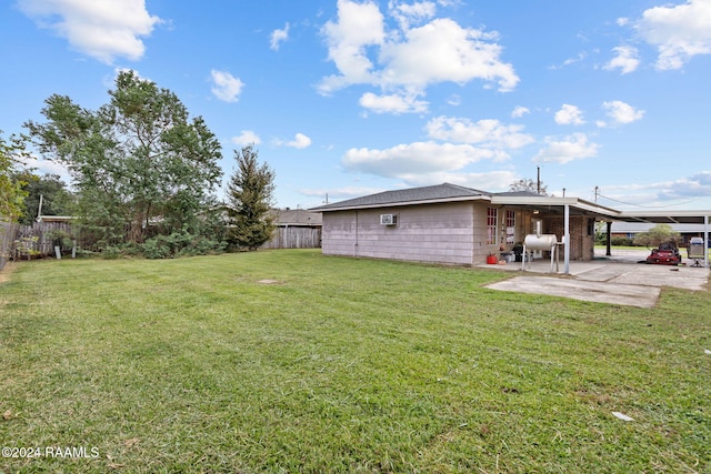 view of yard featuring a patio