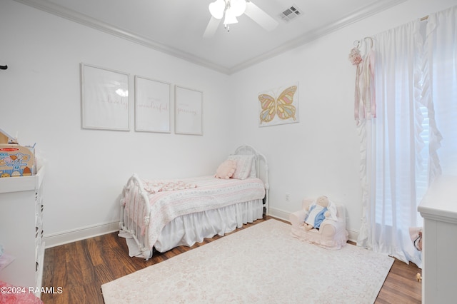 bedroom featuring ceiling fan, dark hardwood / wood-style floors, and crown molding