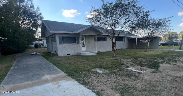 view of front of property with a front yard