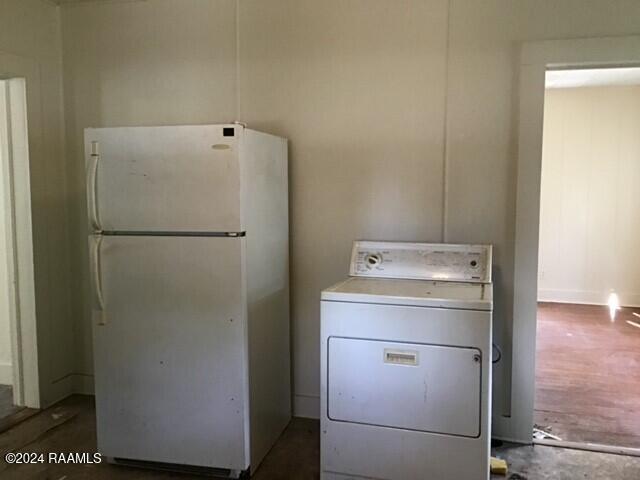 laundry area featuring washer / clothes dryer