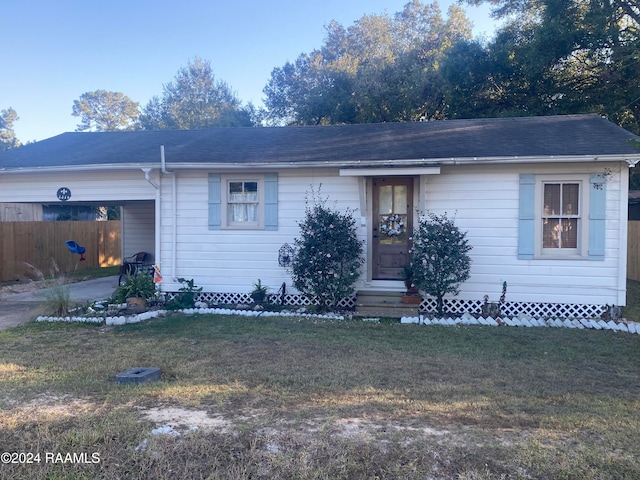 single story home with a front lawn