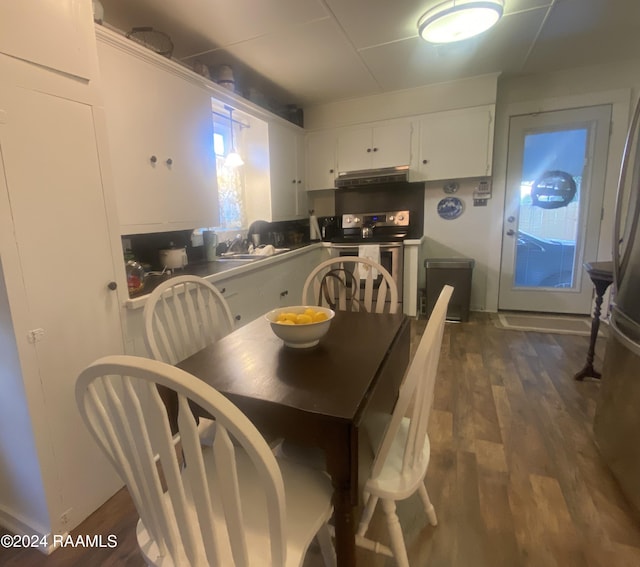 dining space featuring sink and dark hardwood / wood-style floors