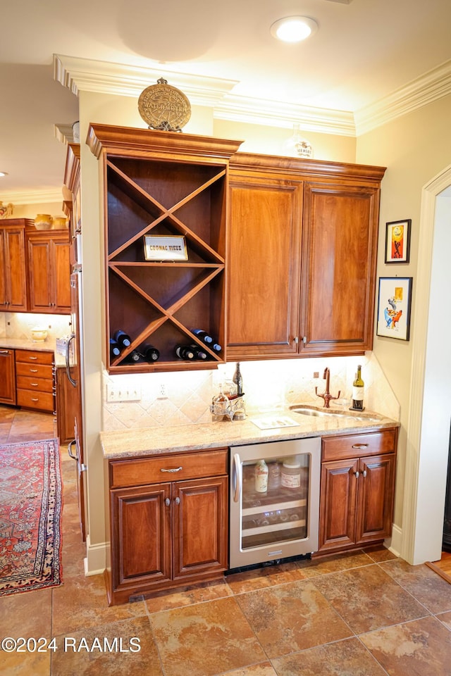 bar area featuring beverage cooler, decorative backsplash, crown molding, and baseboards