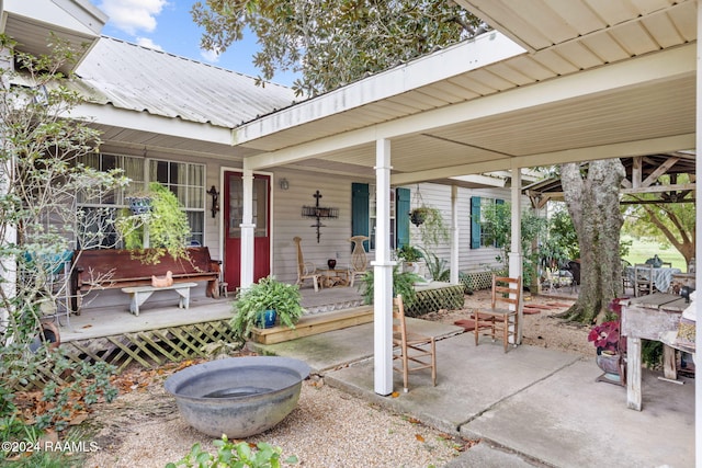 view of patio featuring covered porch