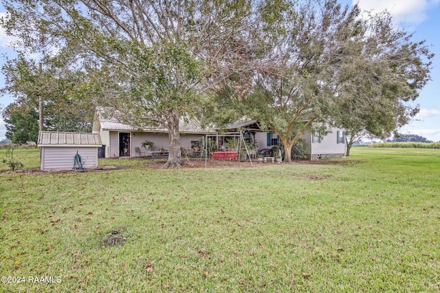 view of yard with a storage shed