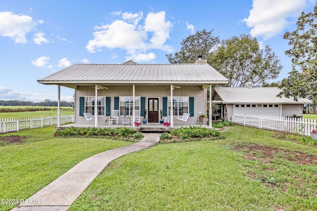 view of front of property featuring a porch and a front yard