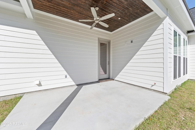 view of patio with a ceiling fan