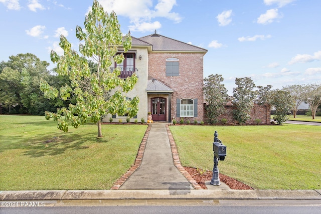 view of front of home featuring a front yard