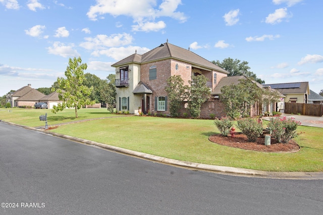 view of front facade featuring a front yard