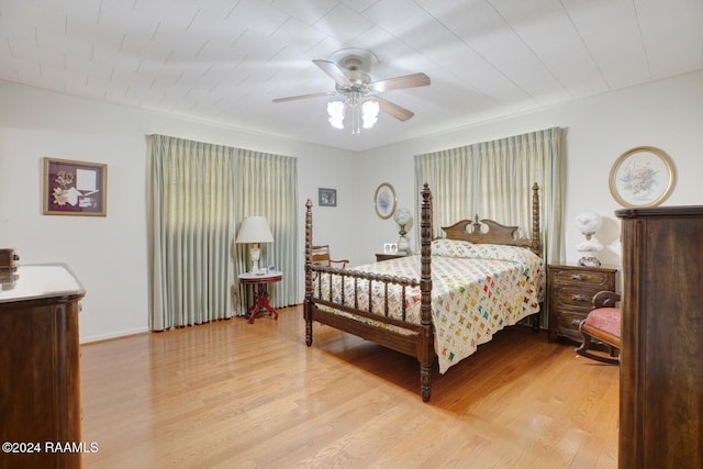 bedroom with light hardwood / wood-style floors and ceiling fan