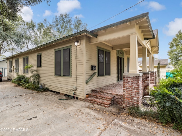 view of front of home featuring covered porch