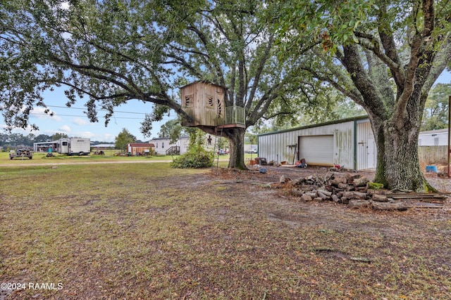 view of yard featuring a garage and an outdoor structure