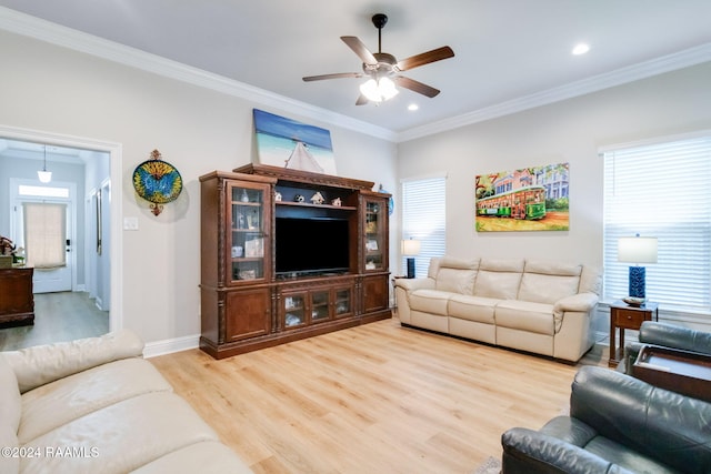 living room with crown molding, light hardwood / wood-style flooring, and ceiling fan