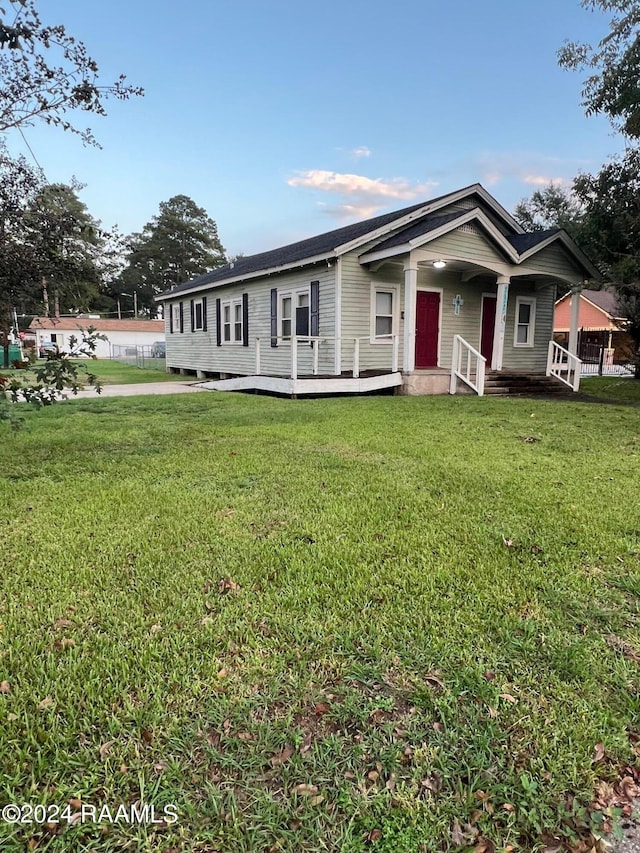 view of front of house with a front lawn and covered porch