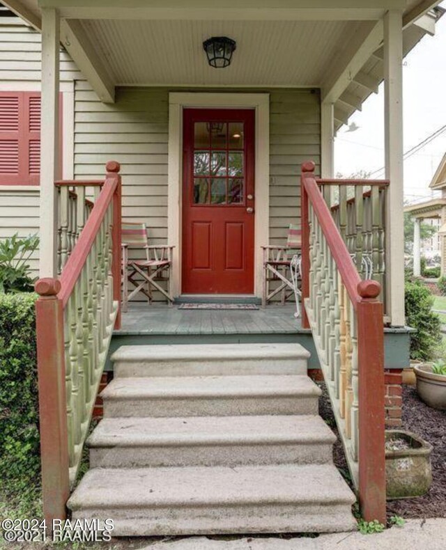 1015 Lee Ave, Lafayette, LA 70501 - property entrance with a porch