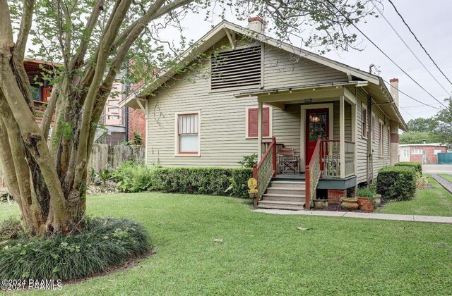 1015 Lee Ave, Lafayette, LA 70501 - view of front facade with a front yard and a chimney