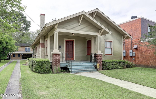 1015 Lee Ave, Lafayette, LA 70501 - bungalow with a chimney and a front yard