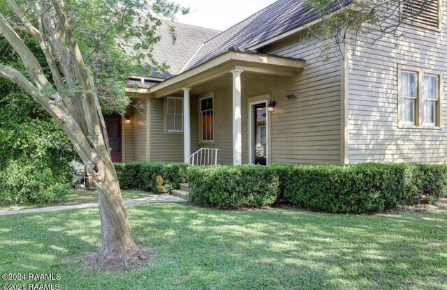 1015 Lee Ave, Lafayette, LA 70501 - entrance to property with a lawn