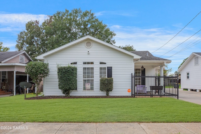 view of front facade featuring a front lawn and covered porch