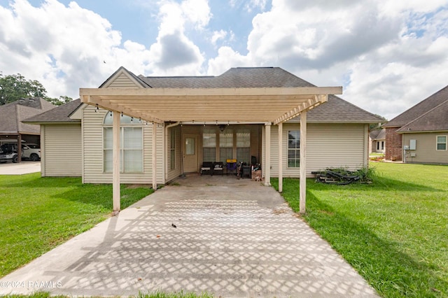 view of front of house featuring a front lawn and a carport