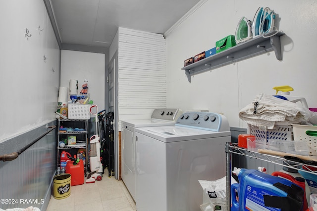 clothes washing area featuring washing machine and clothes dryer