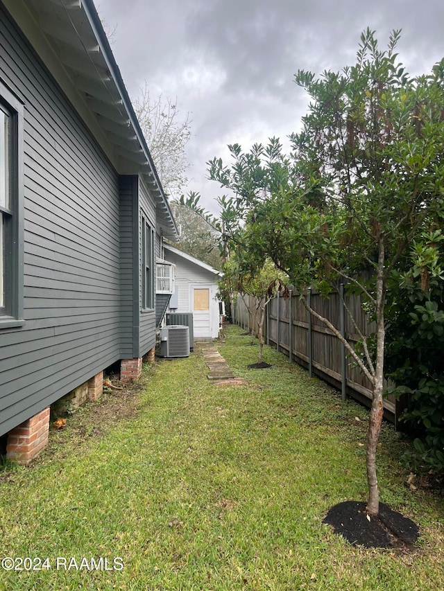 view of yard with cooling unit