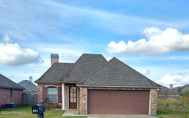 view of front of house featuring a front lawn and a garage