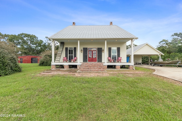 view of front of property featuring covered porch and a front yard