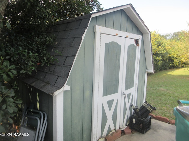 view of outbuilding featuring a lawn