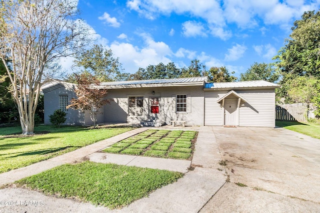 ranch-style home with a front lawn