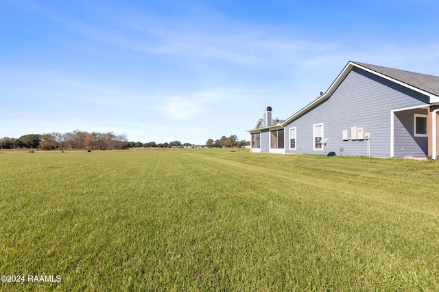 view of yard featuring a rural view