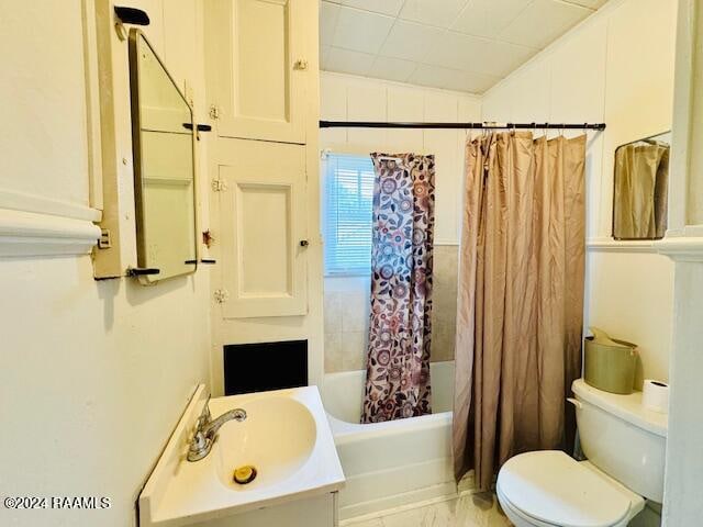 full bathroom featuring shower / bath combo, vanity, and toilet