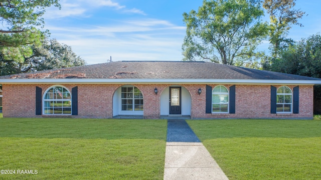 ranch-style house featuring a front lawn