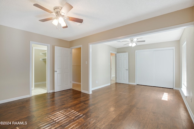 unfurnished room featuring a textured ceiling, dark hardwood / wood-style floors, and ceiling fan