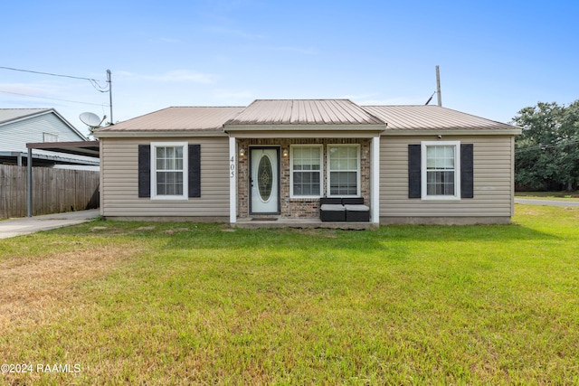 view of front of house featuring a front yard