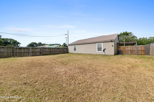 view of yard featuring cooling unit