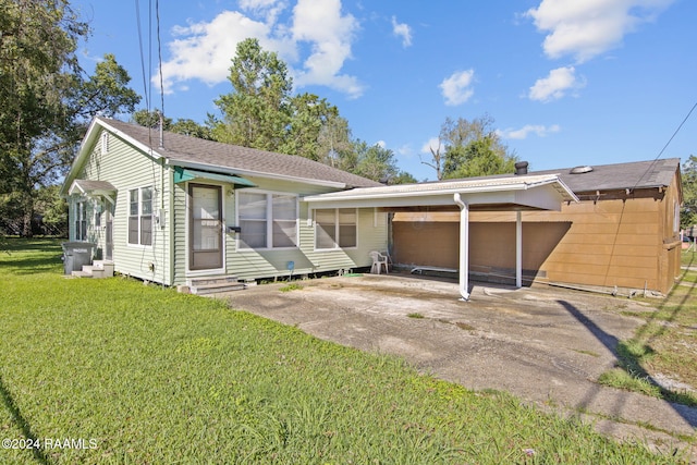 view of front facade with a carport and a front lawn