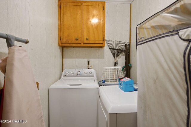 laundry area with cabinets and independent washer and dryer