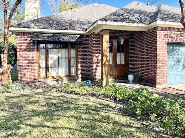 view of front of house with a garage and a front lawn