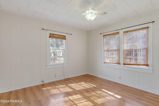 spare room featuring light wood-type flooring and ceiling fan