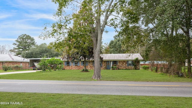 view of front of property with a carport and a front yard