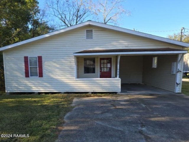 view of front of home featuring a carport