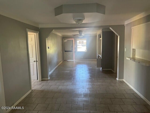 empty room featuring ceiling fan