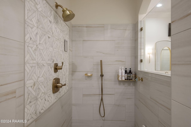 bathroom featuring a tile shower